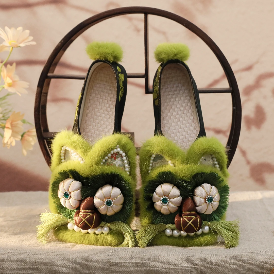 2025年春新款原创民族风成人虎头鞋国潮复古平底布鞋女手工绣花鞋