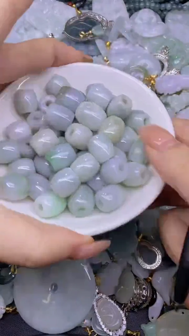 翡翠未镶嵌颈饰天然翡翠A货批量多样性发一件