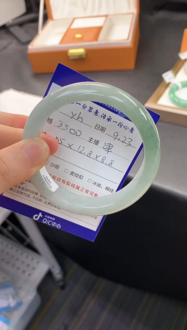 未镶嵌手镯翡翠y*退货需手镯吊牌标签完好