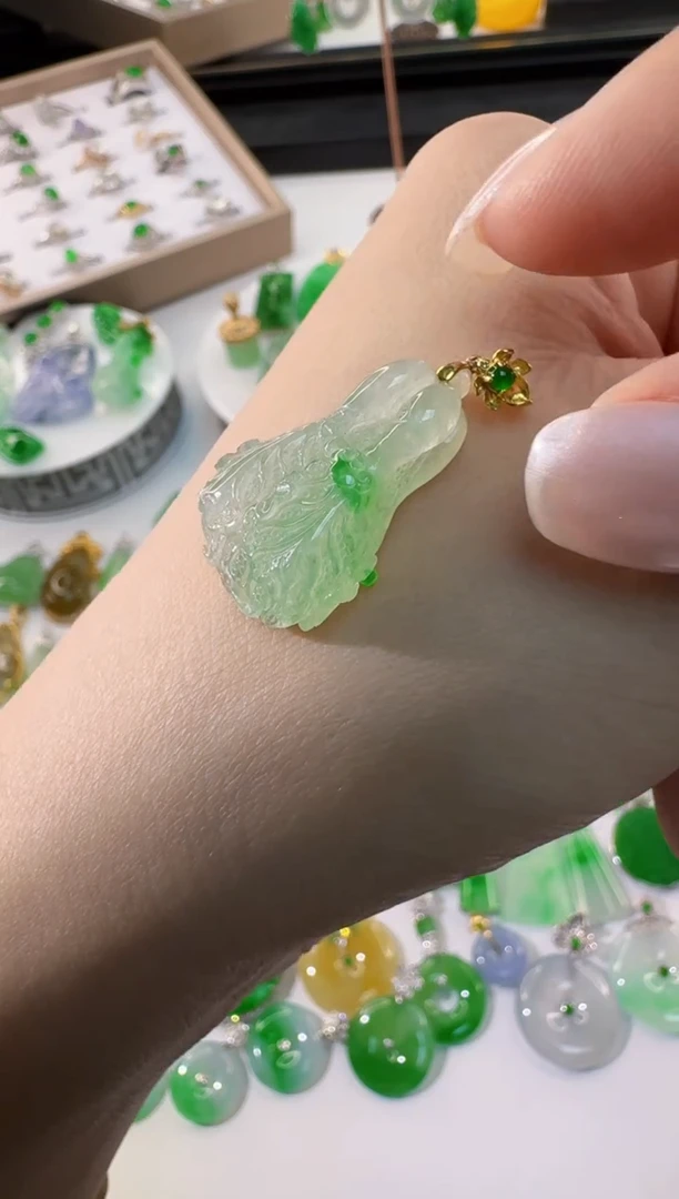 翡翠18K金镶嵌吊坠(不含链)天然缅甸A货翡翠