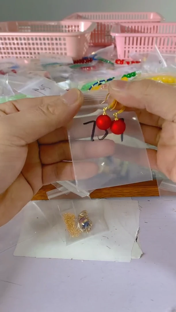 【闪购商品】水晶颈饰银S925镶嵌757红宝，蓝宝，多样性发一件赠链