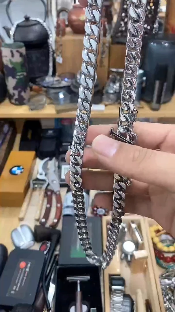 瓷片闪购商品  如图所示