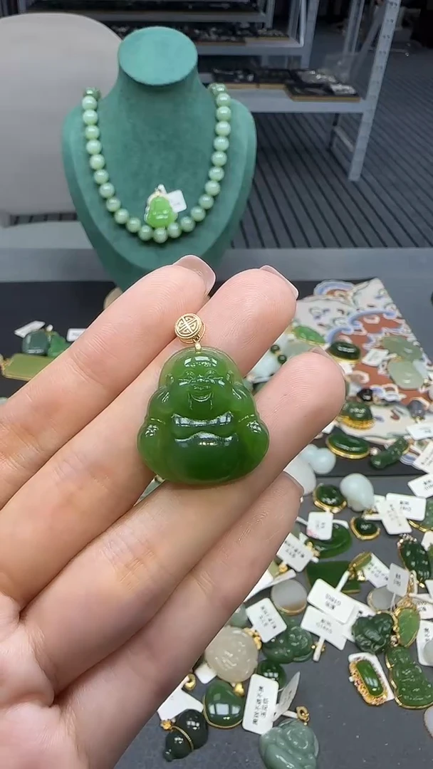 18K金镶嵌和田玉挂件1