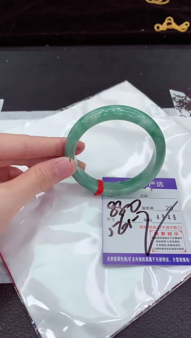翡翠手镯未镶嵌1111111111111111