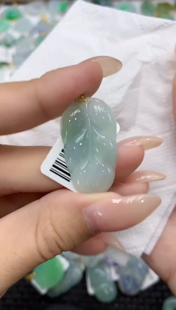 颈饰18K金镶嵌翡翠111111111111