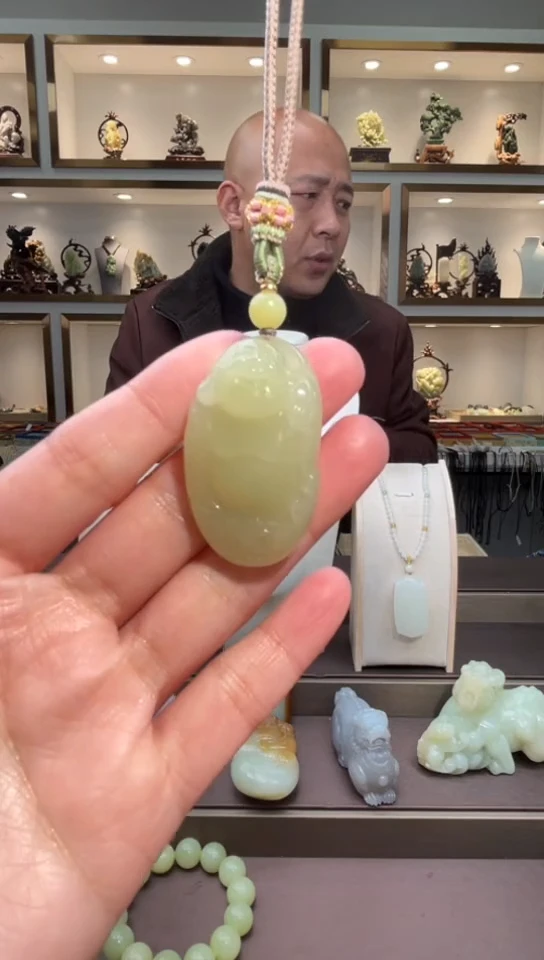 颈饰未镶嵌和田玉苏