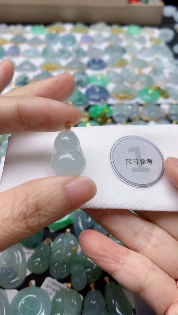 翡翠18K金镶嵌颈饰天然缅甸A货翡翠