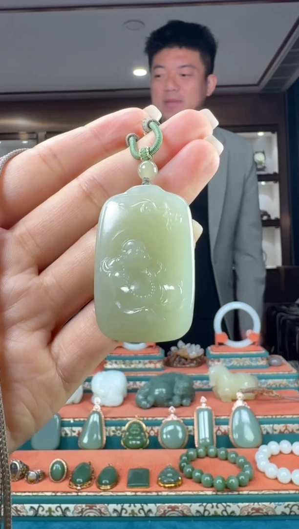 颈饰未镶嵌和田玉佩佩