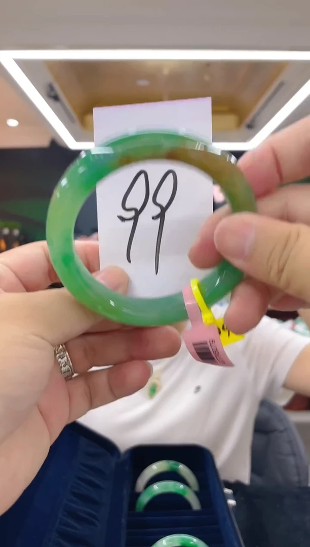 石英质玉（非洲翠）手镯未镶嵌天然冰飘花