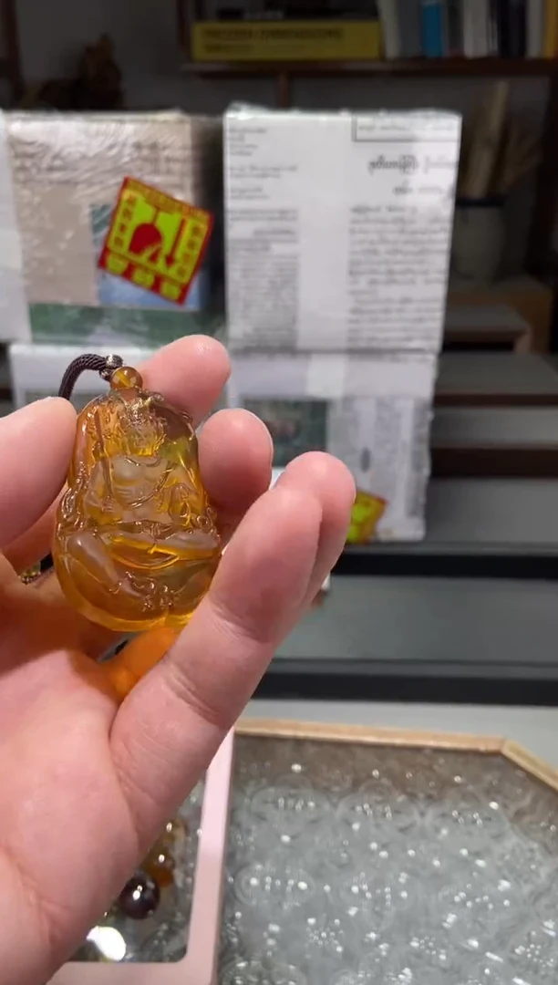 琥珀颈饰未镶嵌不动明王