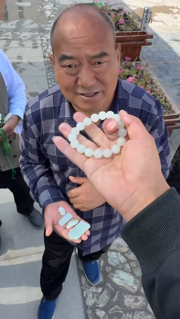 未镶嵌戒指和田玉（糖玉）和田玉