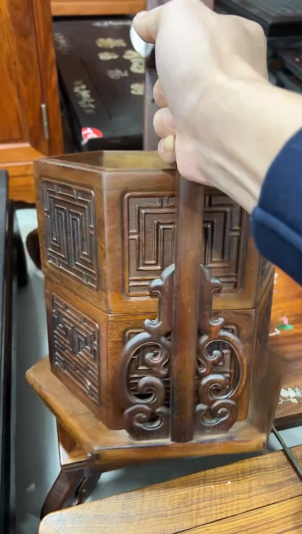 花梨木六角扣盒1