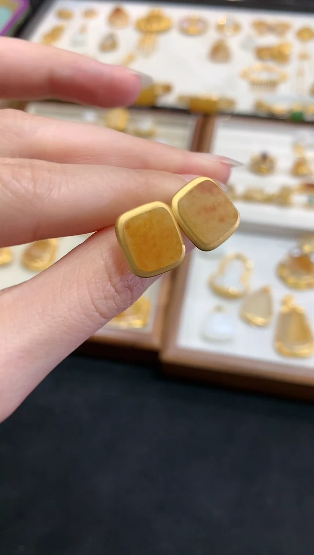 【闪购商品】和田玉耳饰18K金镶嵌W705|4500