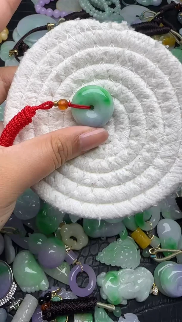 颈饰未镶嵌翡翠缅甸翡翠吊坠