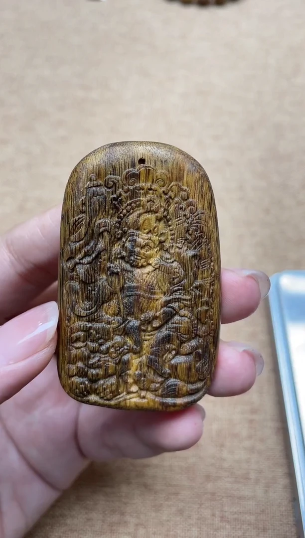 沉香吊坠天*健红金猊雕刻吊坠随型多样性发其一