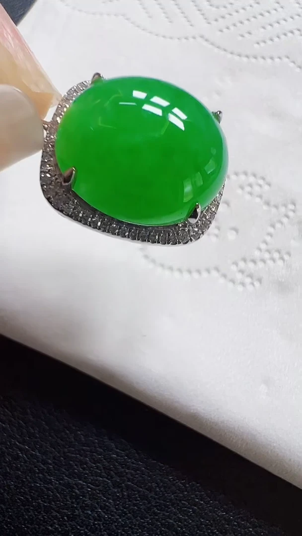 颈饰未镶嵌翡翠蛋面