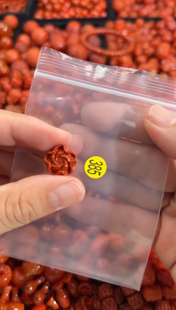 南红玛瑙未镶嵌颈饰1