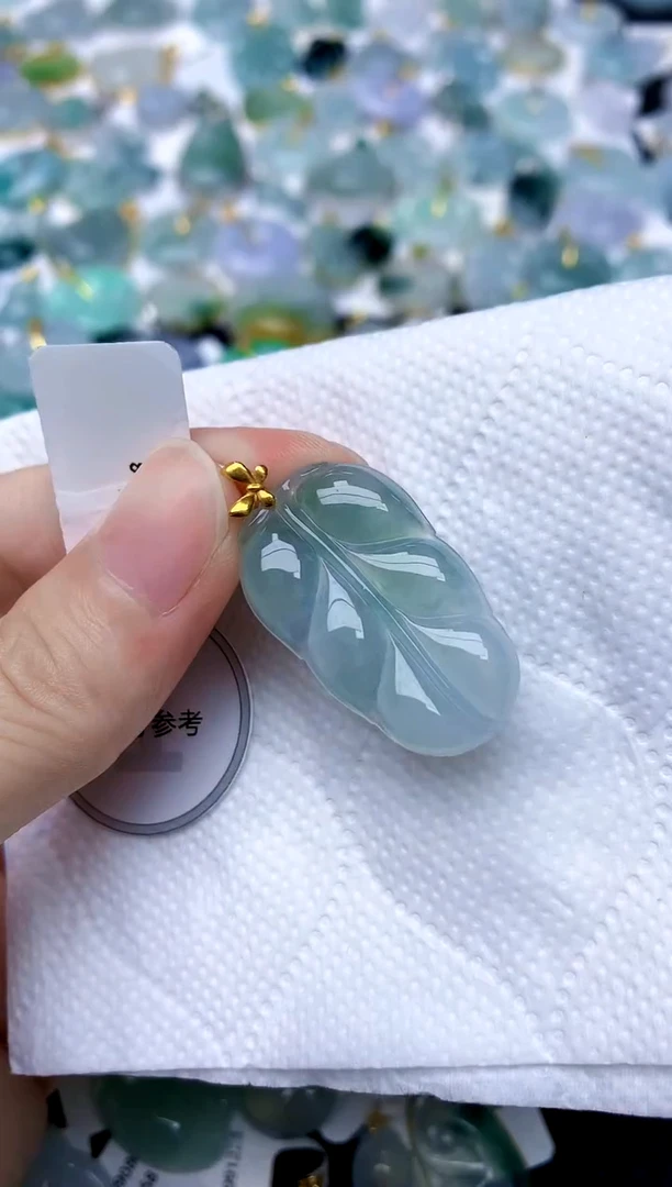 颈饰18K金镶嵌翡翠天然A货翡翠