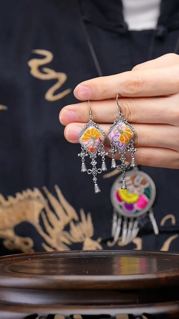 【闪购商品】刺绣黔东南苗族刺绣A30