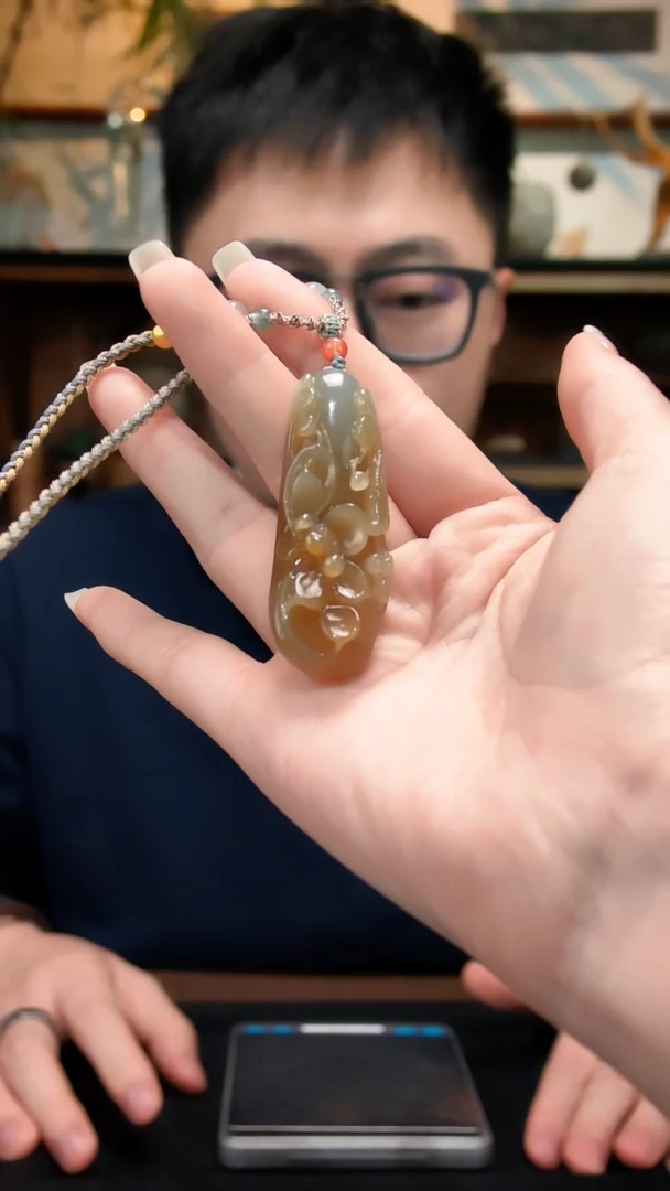 未镶嵌吊坠定制和田玉糖白料莲莲有鱼吊坠QC（竞）