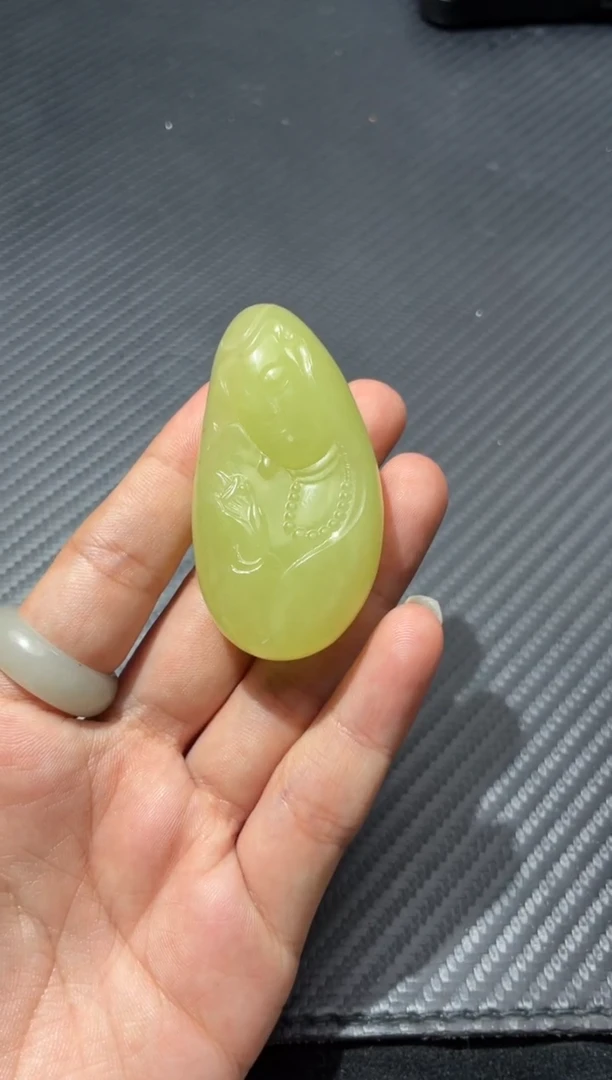 颈饰未镶嵌和田玉（黄玉）若羌苏拉木河矿观音吊坠微色差