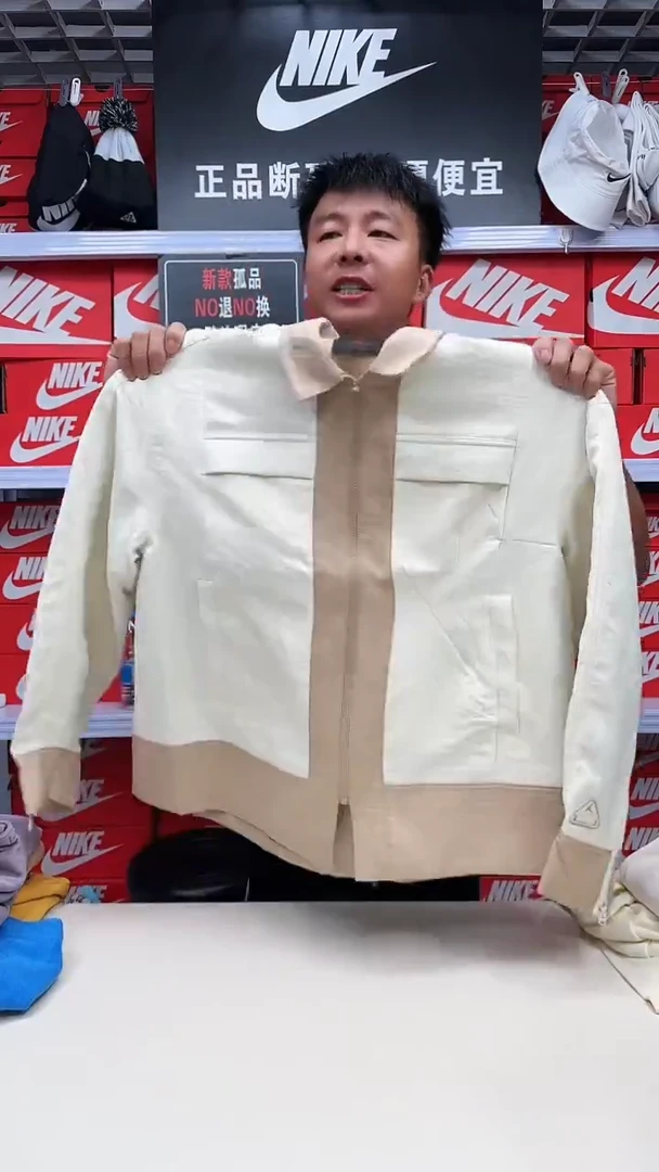 耐克白色外套835