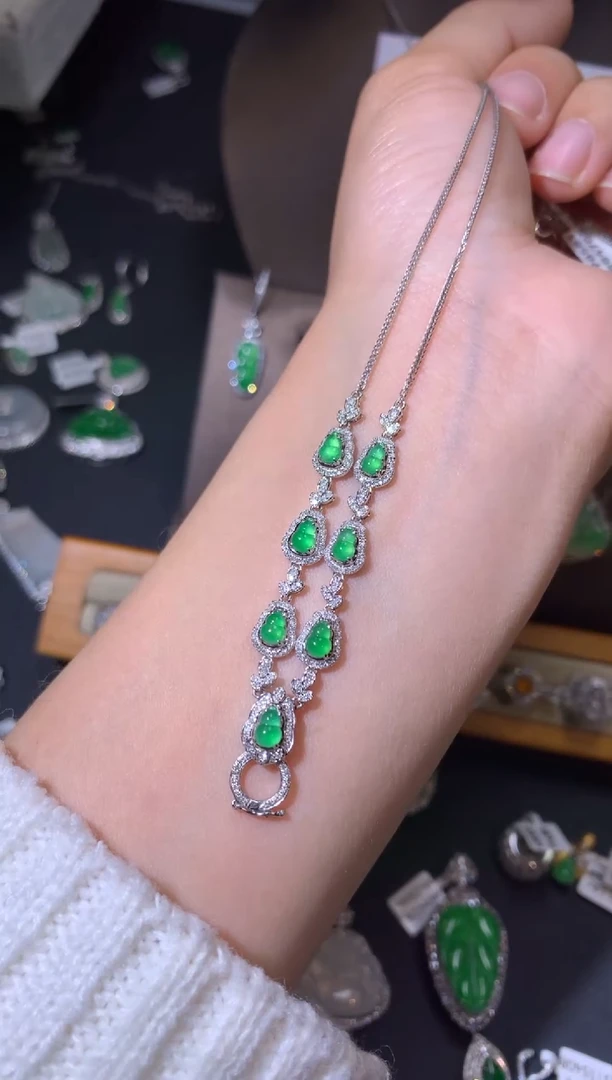 【闪购商品】翡翠吊坠(不含链)18K金镶嵌套链