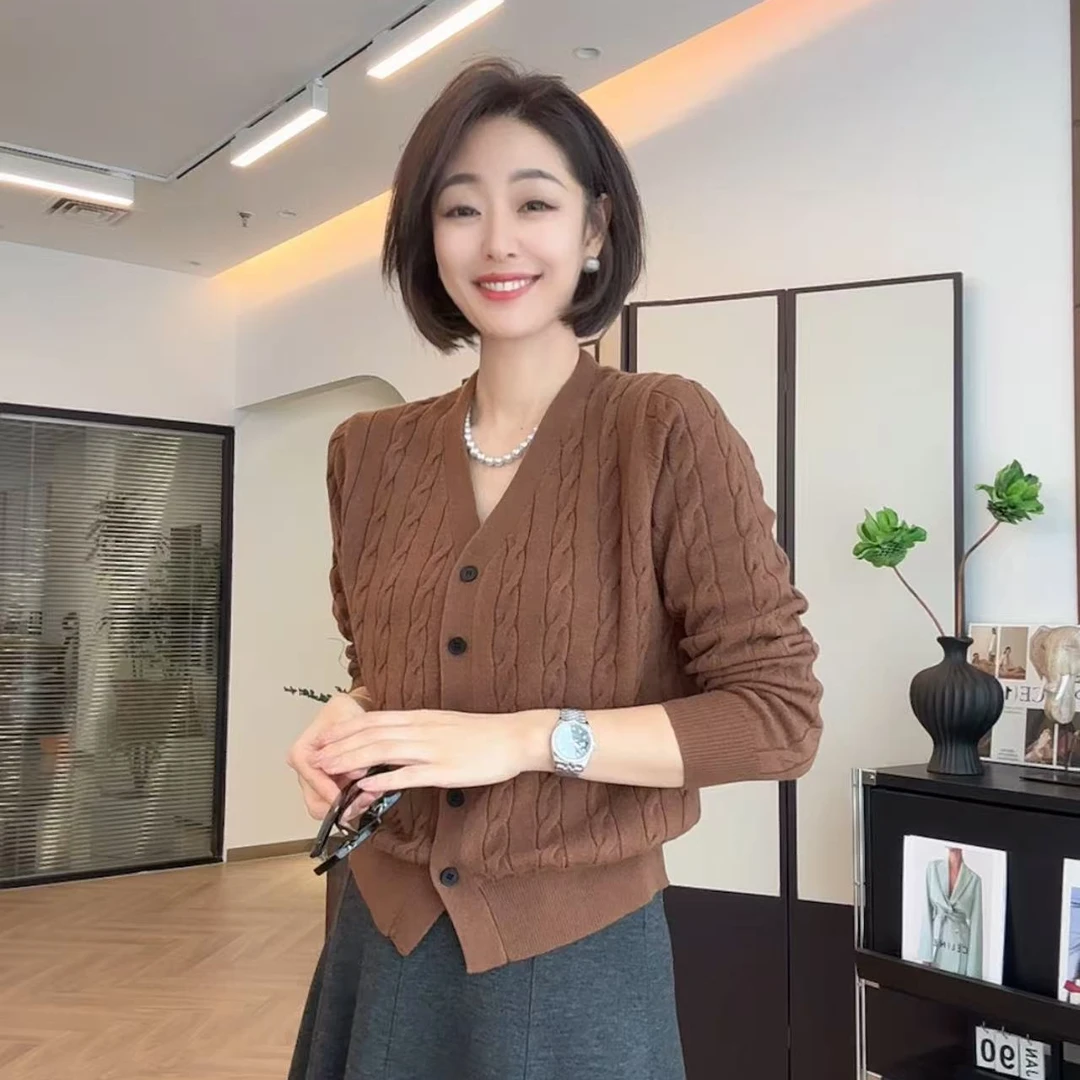 FIGO LOVE 秋冬麻花老钱V领厚款显瘦长袖针织开衫8757