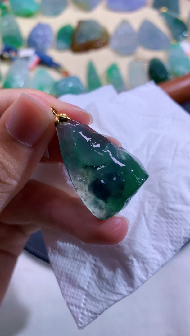 颈饰未镶嵌翡翠