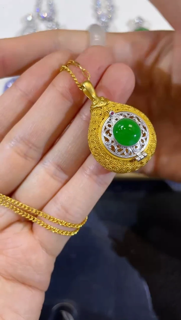颈饰18K金镶嵌翡翠团购12