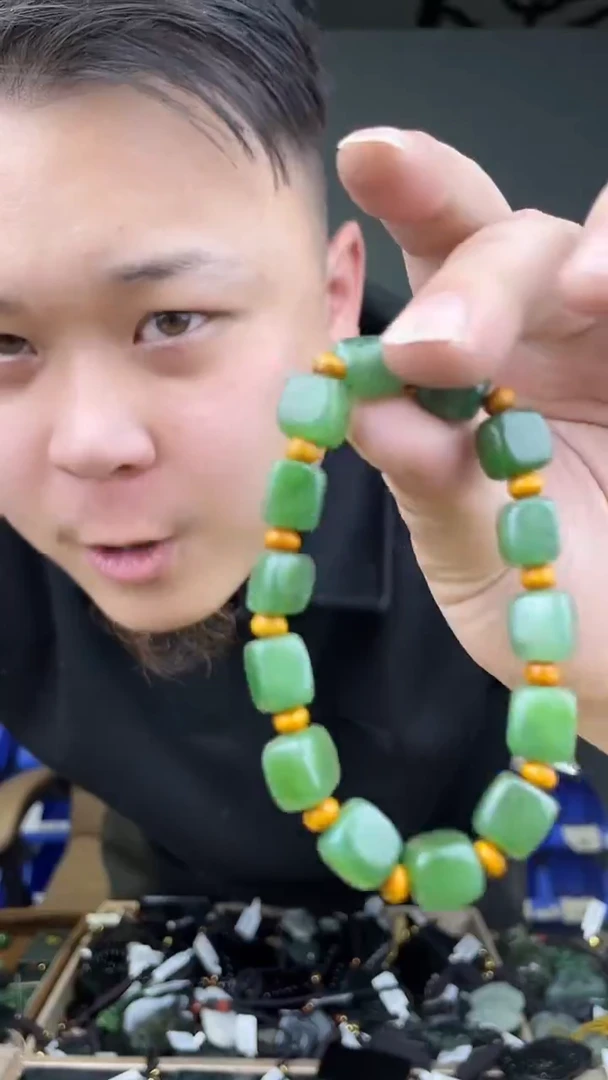 颈饰未镶嵌和田玉拍一发一，多样性发货！