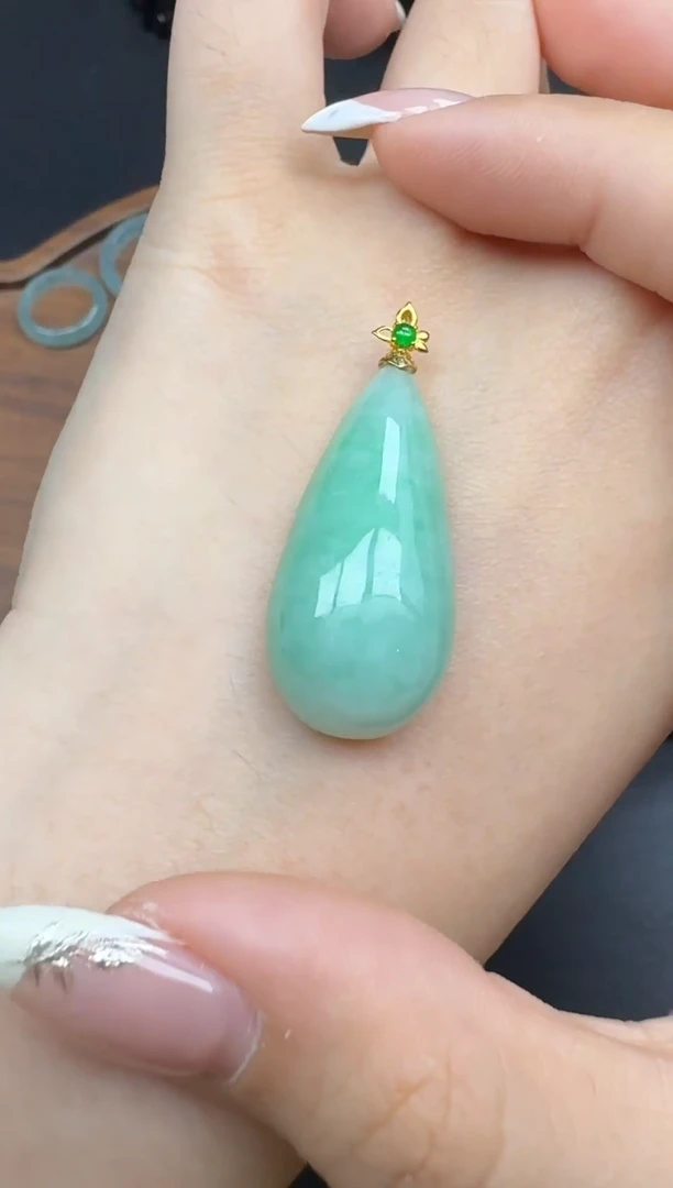 吊坠(赠链)18K金镶嵌翡翠900