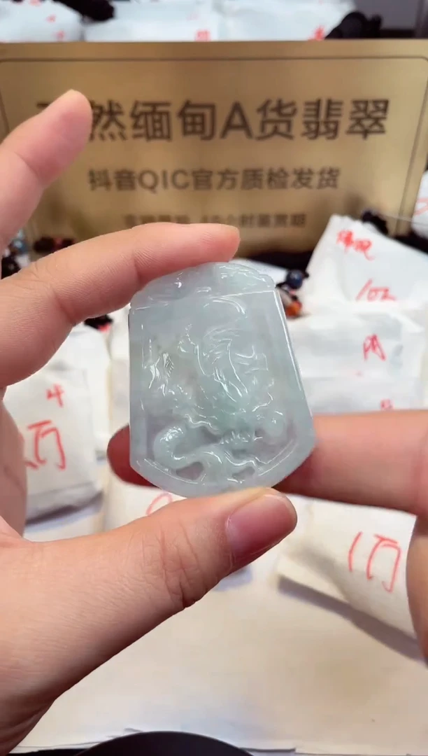 翡翠未镶嵌颈饰天然缅甸A货翡翠