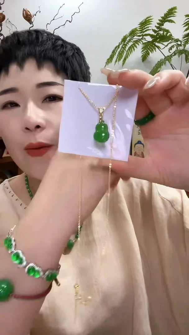 翡翠未镶嵌颈饰122