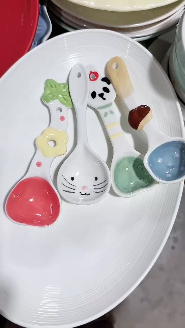 碗4个勺子 微瑕凑满20元包邮