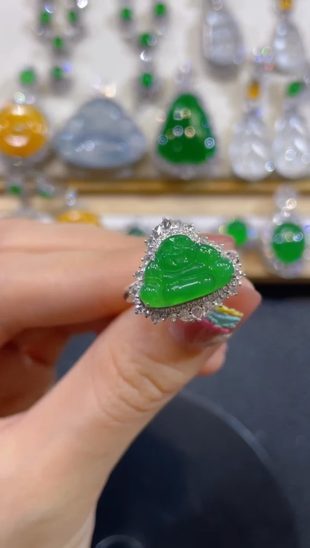 颈饰18K金镶嵌翡翠团购16