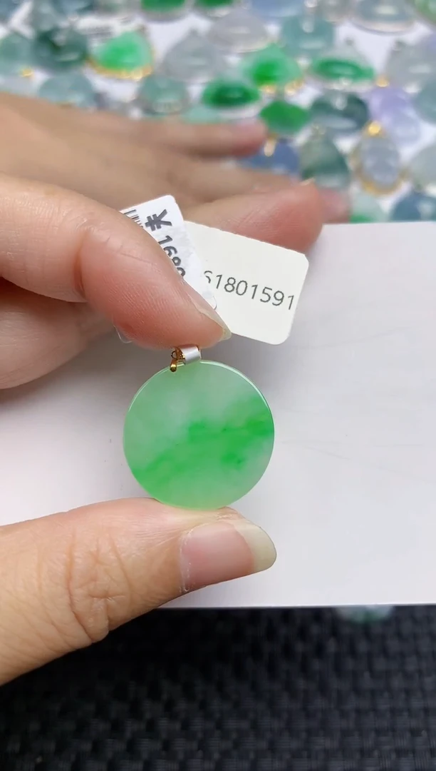 翡翠18K金镶嵌颈饰天然A货翡翠