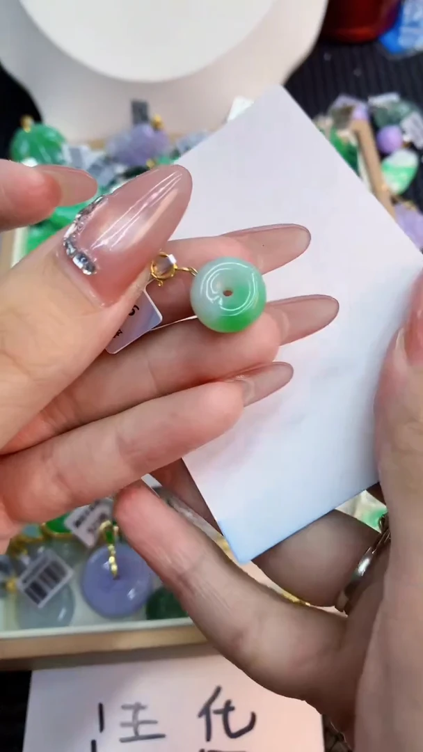 翡翠未镶嵌吊坠(不含链)1