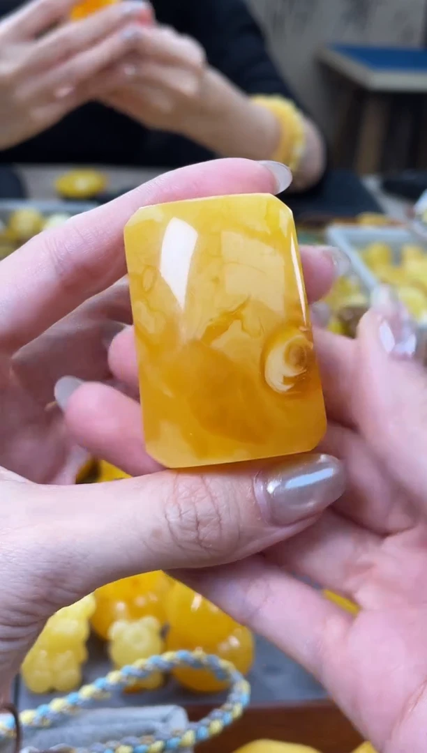 琥珀颈饰未镶嵌蜜蜡无事牌j18（毕业级）