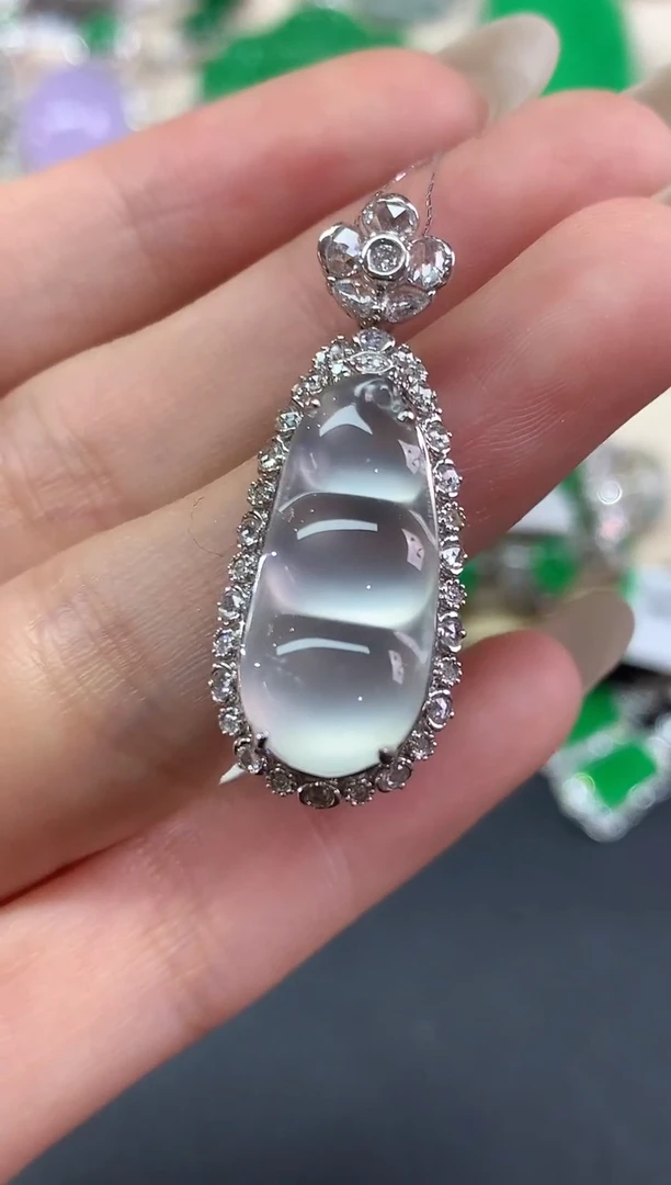 吊坠(不含链)18K金镶嵌翡翠吊坠(不含链)26800