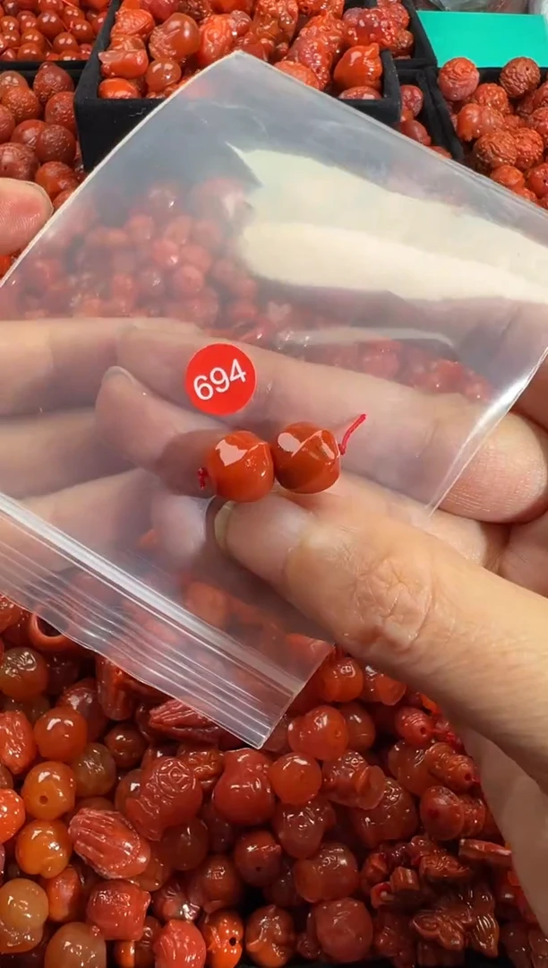 南红玛瑙未镶嵌颈饰1