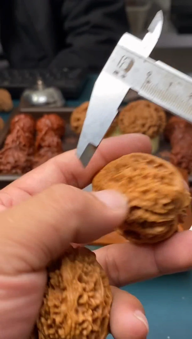 把件文玩核桃小****铭鸡心b103