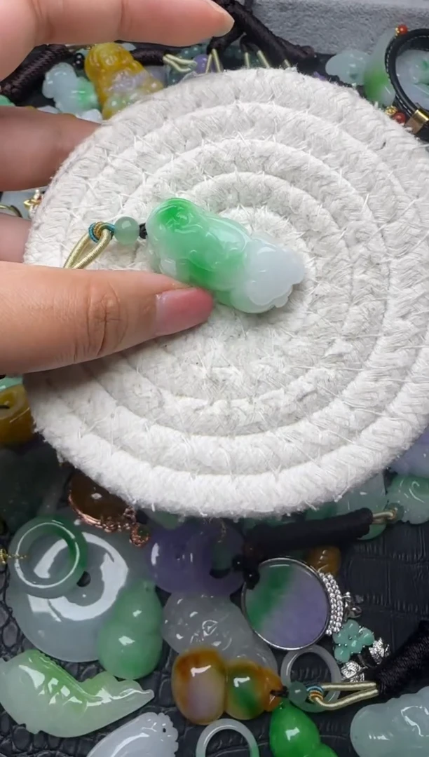 颈饰未镶嵌翡翠缅甸翡翠吊坠