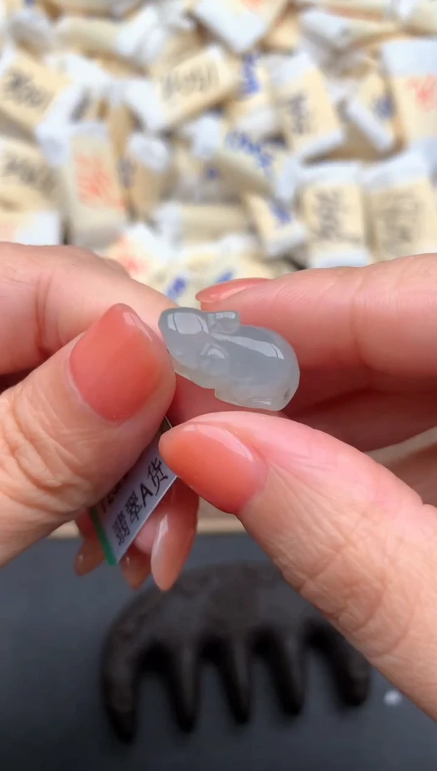 未镶嵌挂件翡翠—