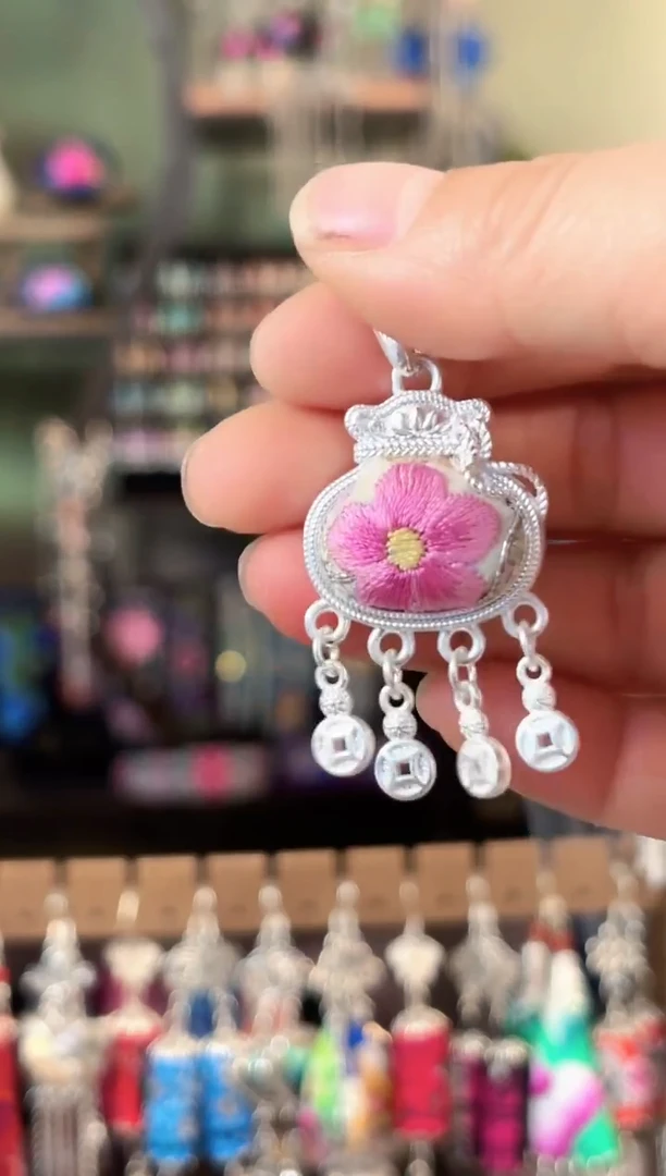 彩云南阁非遗老绣苗银饰品141