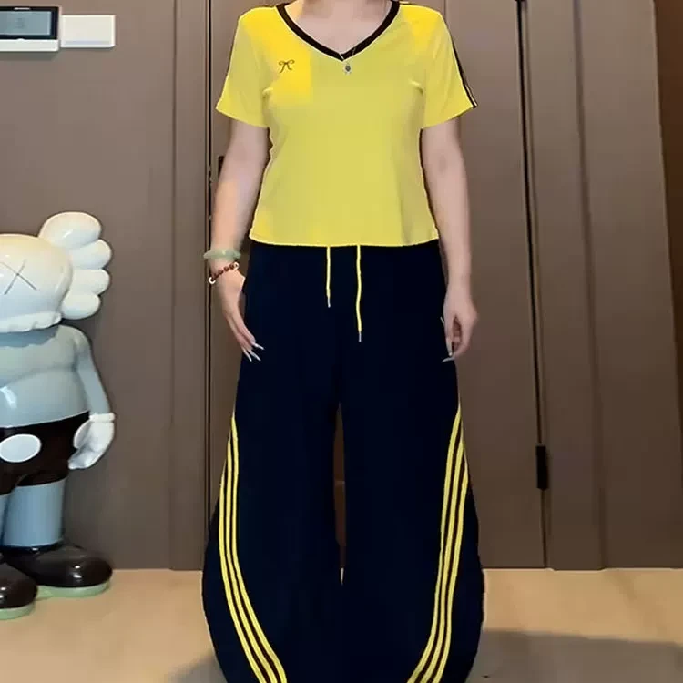 韩系休闲三条杠刺绣上衣弯刀裤夏季新款显瘦宽松大码女装