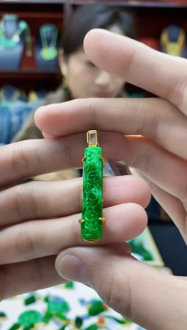 颈饰未镶嵌翡翠吊坠