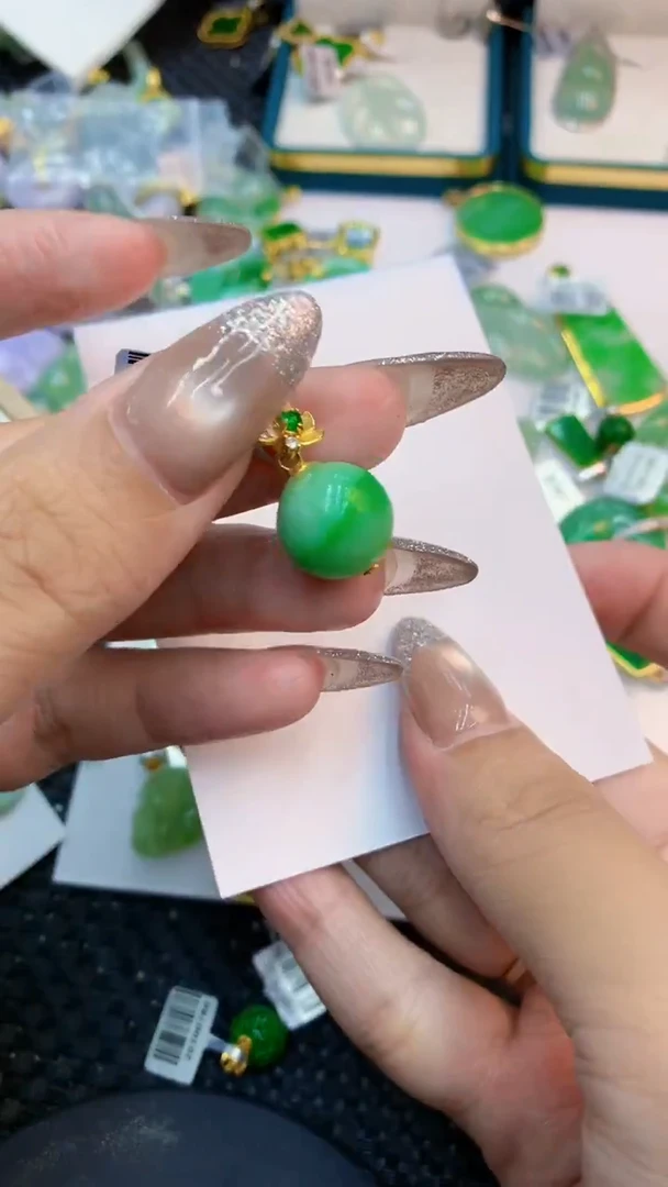 颈饰未镶嵌翡翠1