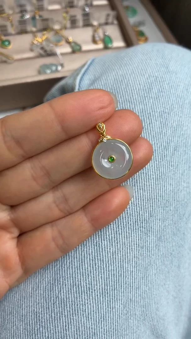 颈饰18K金镶嵌翡翠天然翡翠A货