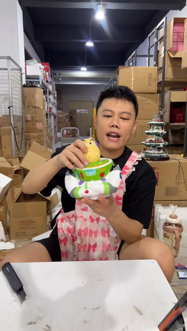 瓷片巴斯半身储物罐 陶瓷